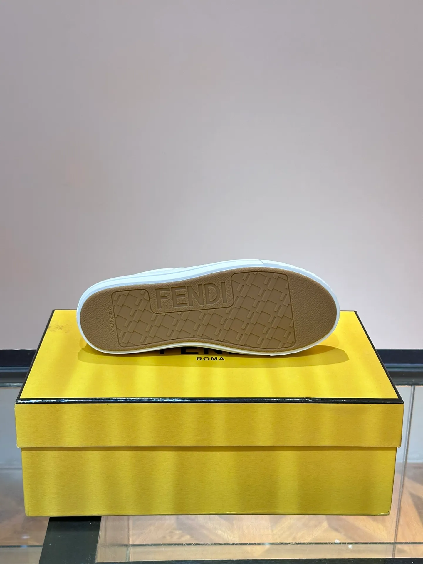 Men's Men's Shoes 💰380 [New Style] 🍿🍿Fendi Fendi Casual Sneakers Skateboard Shoes, the new Domino sneakers have become a favorite shoe. For those who want to create a simple and FENDI-characteristic look, this shoe is the perfect choice. Because this sneaker is one of the most cost-effective among FENDI's entry-level sneakers, it provides a great opportunity to attract and attract all customers who love easy and comfortable everyday sneakers. Size: 38-45 (men’s size 38.45 customized)